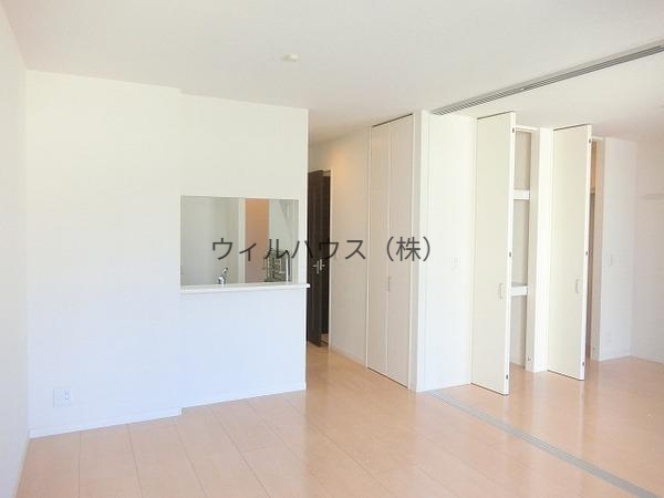 パークヒルズ陵南の居間写真