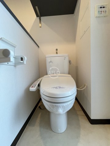 トイレ　ゼウスニューヨーク5番街　温水洗浄便座