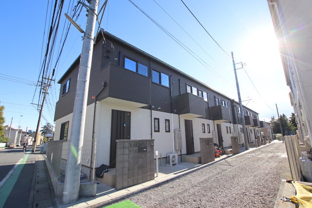 建物外観　ファミリーにおすすめのテラスハウスタイプです★
