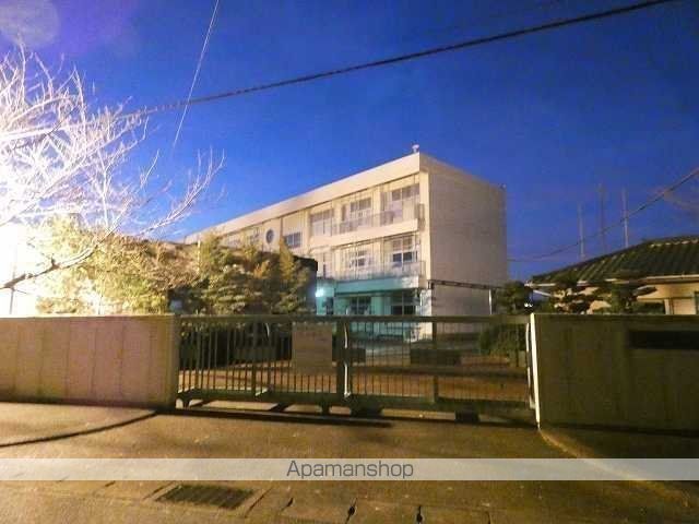 中学校　湖西市立白須賀中学校（中学校）まで227m