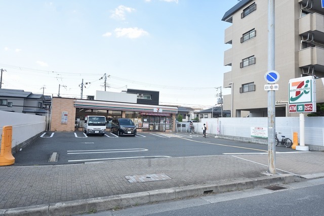 コンビニ　セブンイレブン　吹田泉町2丁目店（コンビニ）まで372m