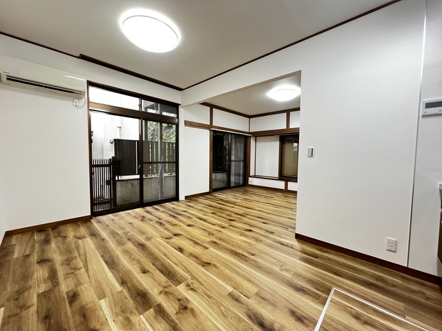 玉川学園戸建の居間写真