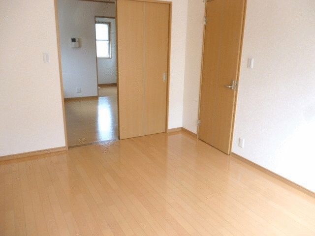 ＪＲ中央線 日野駅 徒歩5分 2階建 築22年の居間写真