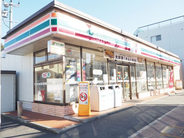 コンビニ　セブンイレブン（コンビニ）まで200m