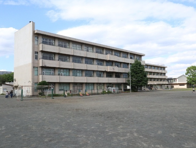 小学校　海老名市立中新田小学校（小学校）まで848m