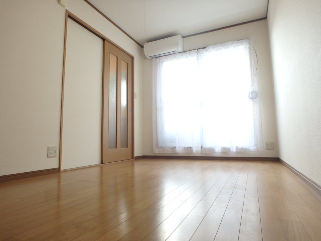 居室・リビング　こちらの居間で趣味の時間をお楽しみください