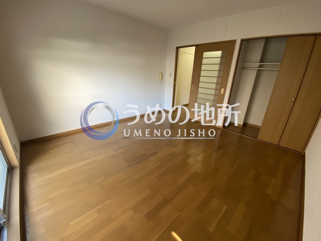 MAPLECOURTIの居間写真