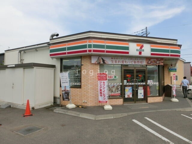 コンビニ　セブンイレブン札幌新川インター店（コンビニ）まで686m