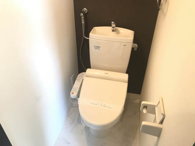 トイレ　温水洗浄便座