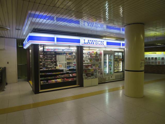 コンビニ　ローソン札幌地下鉄二十四軒駅店（コンビニ）まで226m