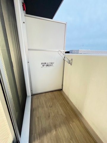 バルコニー　外からの目が気にならないバルコニーで洗濯物が干せます