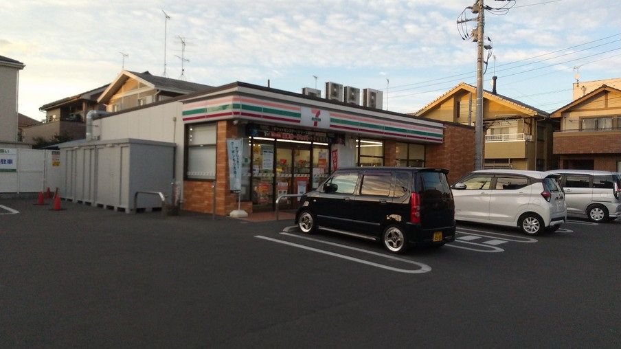 コンビニ　セブンイレブン久喜南店（コンビニ）まで560m