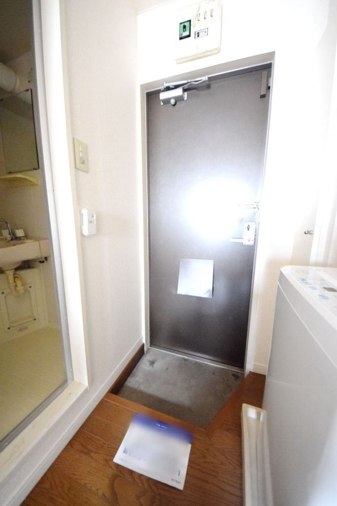 レオパレスプルニエIIの玄関写真