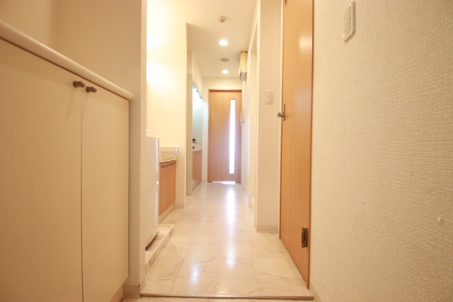 玄関　※別室の参考写真の為、現況優先です。