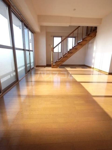ＪＲ武蔵野線 三郷駅 徒歩5分 5階建 築24年の居間写真