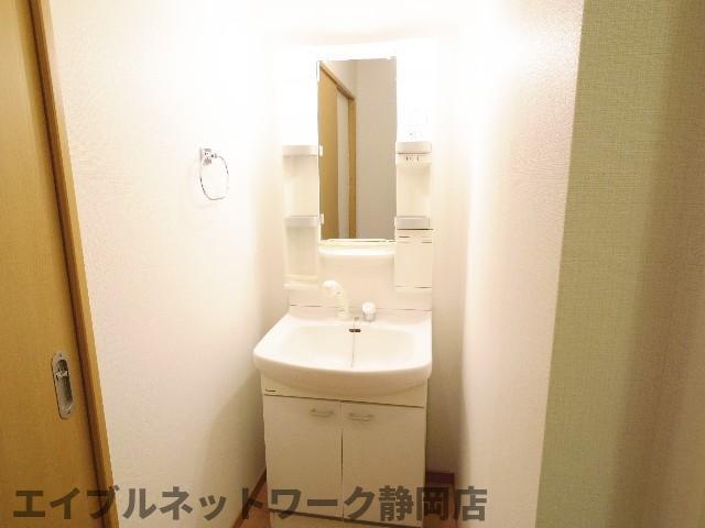 洗面設備　使いやすい洗面所です