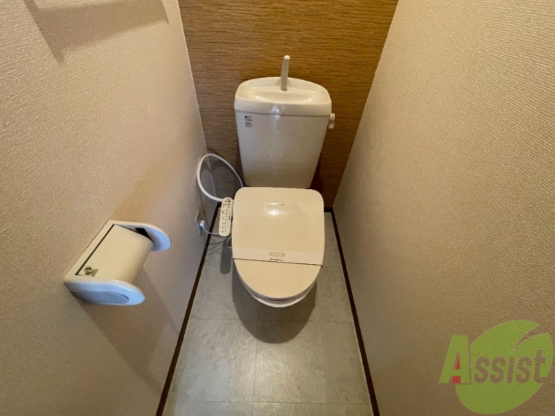 トイレ　温水洗浄便座付きのトイレは、使用しやすくうれしいですね。