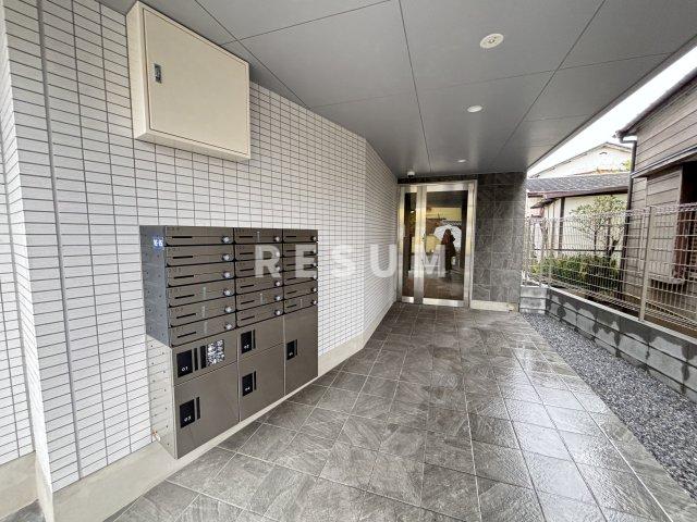 ＪＲ総武線 千葉駅 バス乗車時間：13分 最寄りバス停で下車 徒歩1分 3階建 築2年の外観写真