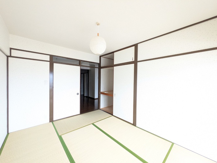 西一社第二団地102号棟の居間写真