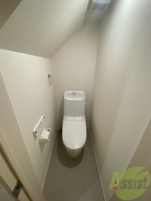 トイレ　トイレは温水洗浄便座付きで毎日快適に使えますね