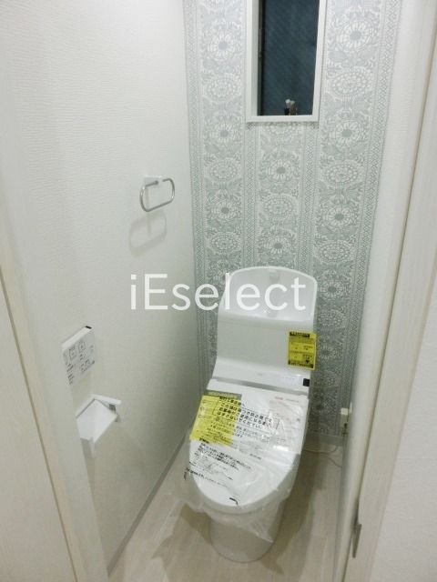 トイレ　トイレはウォシュレット付、窓ついています！