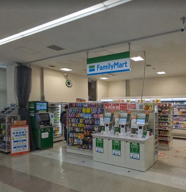 コンビニ　ファミリーマート東海大学品川キャンパス／S店（コンビニ）まで556m