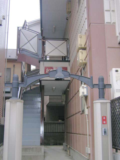 東急田園都市線 溝の口駅 徒歩5分 3階建 築28年の外観写真