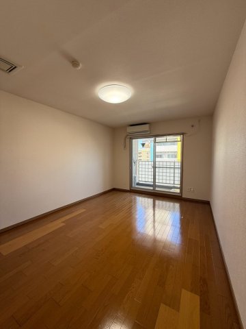ホープ松屋町住吉の居間写真