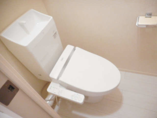 トイレ　温水洗浄暖房便座仕様です