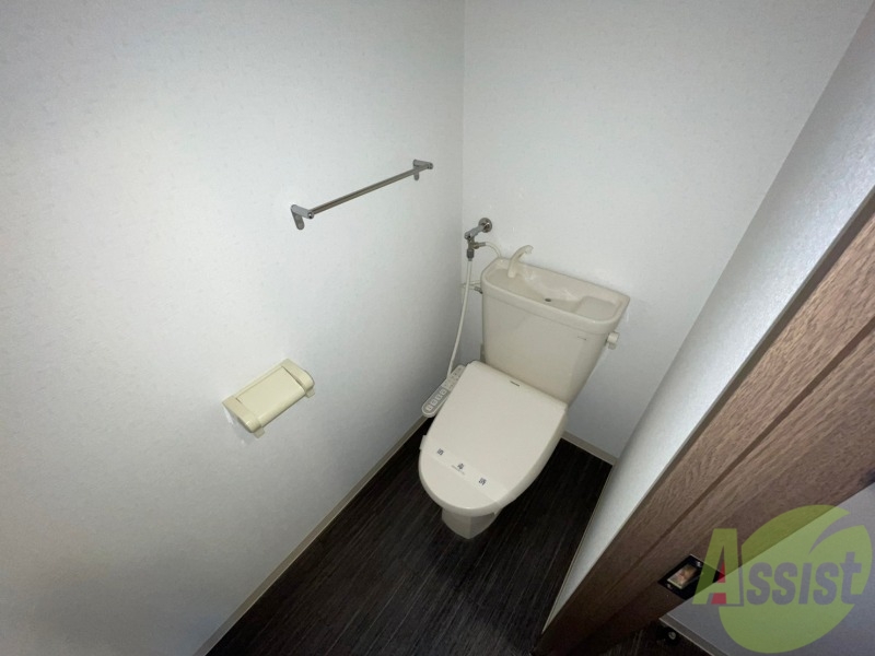 トイレ　ウォシュレット機能がついたトイレです。安心して使用できます。