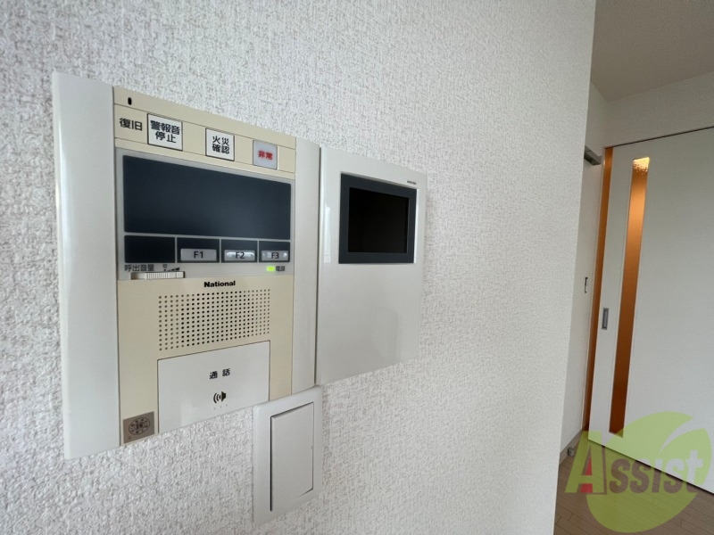セキュリティ　ＴＶモニター付インターホンです。来客者の顔が見えるので安心！
