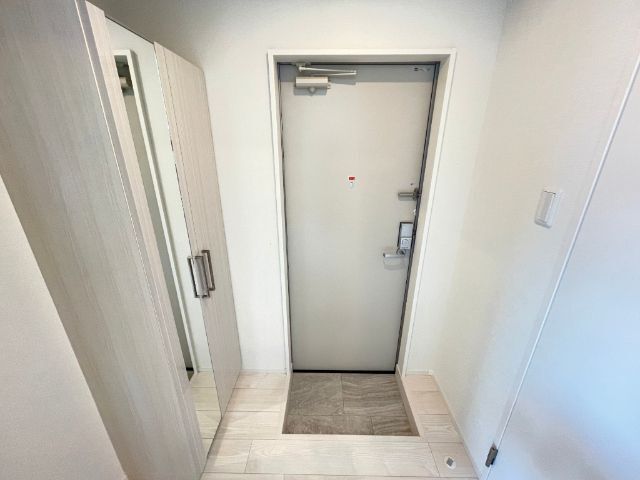玄関　大きめの下駄箱付きです