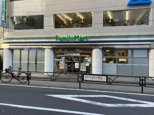 コンビニ　ファミリーマート 渋谷キャットストリート店（コンビニ）まで245m