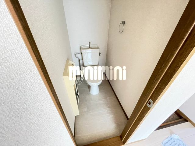 トイレ　温水洗浄便座付きのトイレです