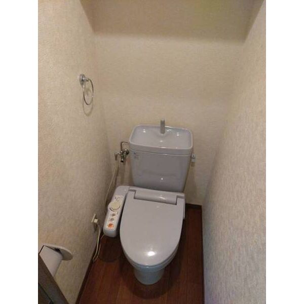 地下鉄七隈線 渡辺通駅 徒歩8分 14階建 築24年のトイレ写真