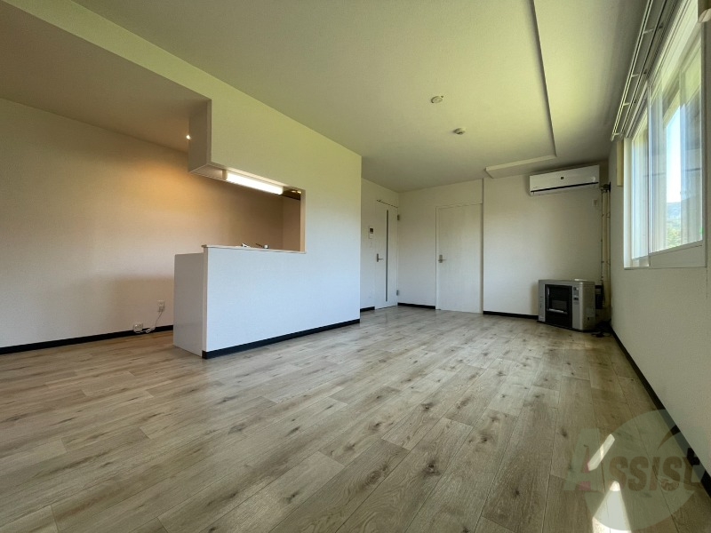 居室・リビング　広くてキレイなお部屋が広がっていて、充実した生活が送れそう。