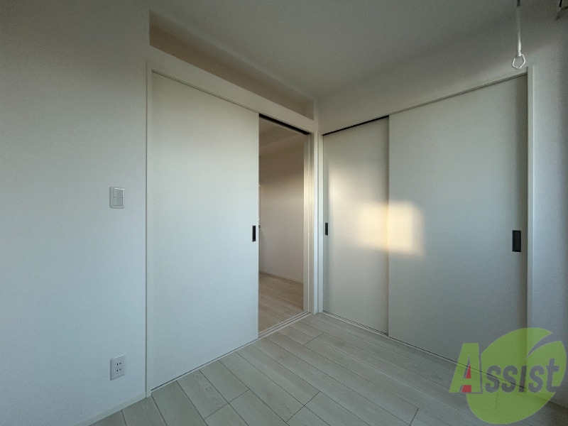 その他部屋・スペース　寝室になりそうな洋室です。シンプルで落ち着きますね。