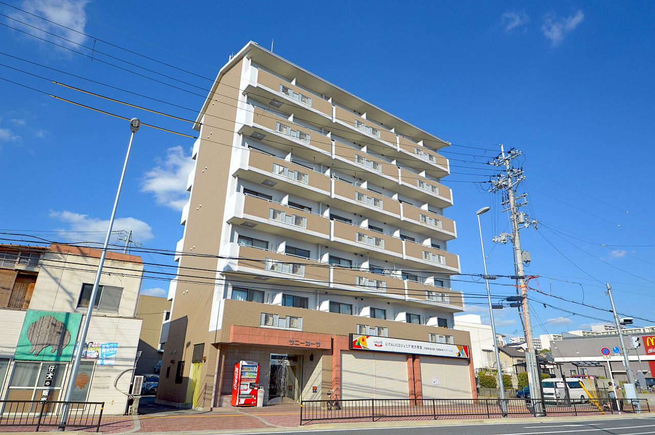 サニーカーサの外観写真