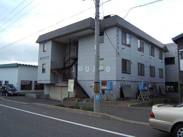 石川ハイツの建物外観