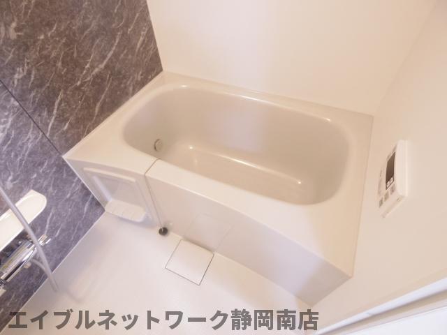 バス・シャワールーム　落ち着いた空間のお風呂です