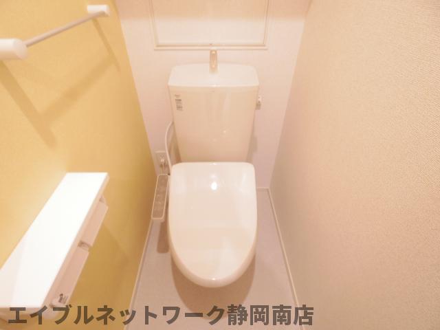 トイレ　清潔感のあるトイレです
