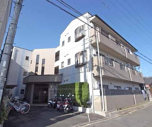 京都市右京区太秦安井池田町のマンションの建物外観