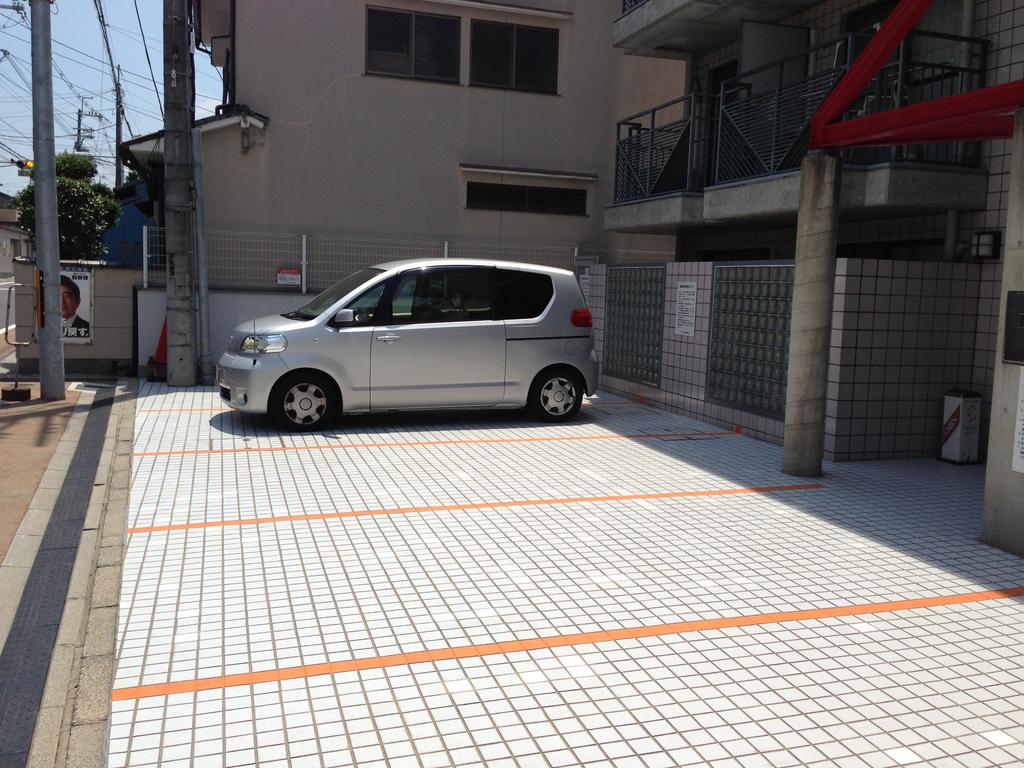 【デトムワン東福寺の駐車場】