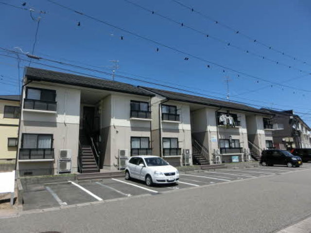 新潟市西区ときめき東のアパートの建物外観