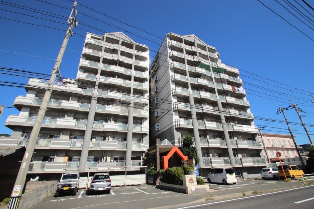 【エムズコート沼本町の建物外観】