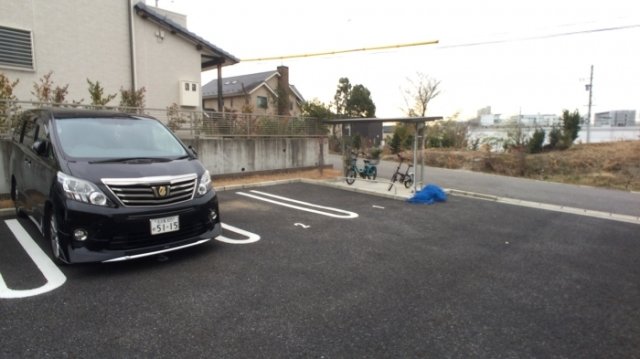 【ピアチェーレ　A棟の駐車場】