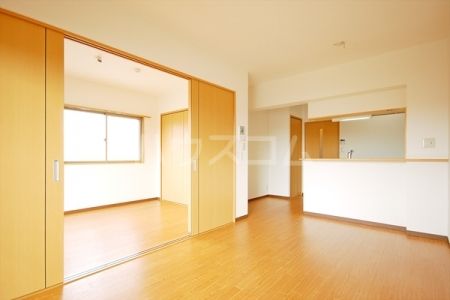 【御前崎市池新田のマンションの居室・リビング】