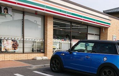 コンビニ　セブン－イレブン　彦根岡町店（コンビニ）まで214m