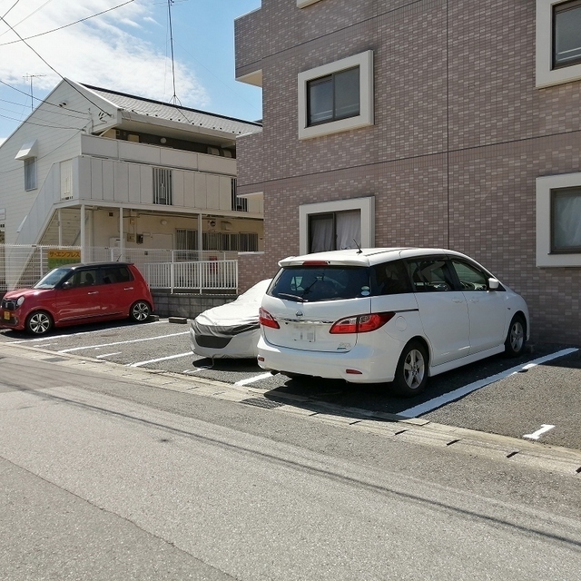 【ザ・エンプレスの駐車場】