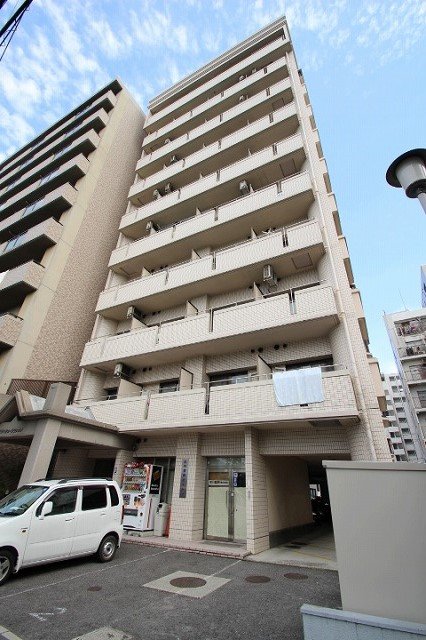 【広島市中区舟入中町のマンションの建物外観】